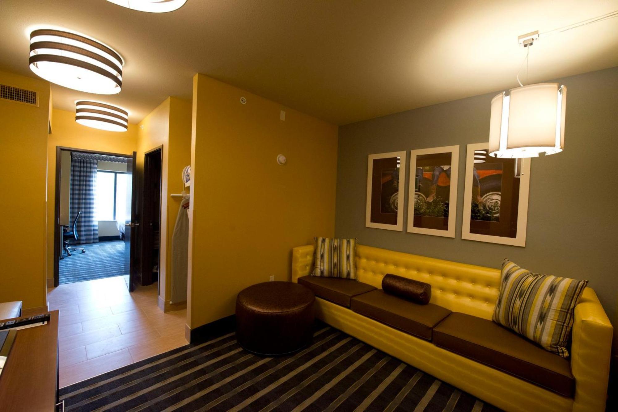 Holiday Inn Express & Suites Perry-National Fairground Area By Ihg Zewnętrze zdjęcie